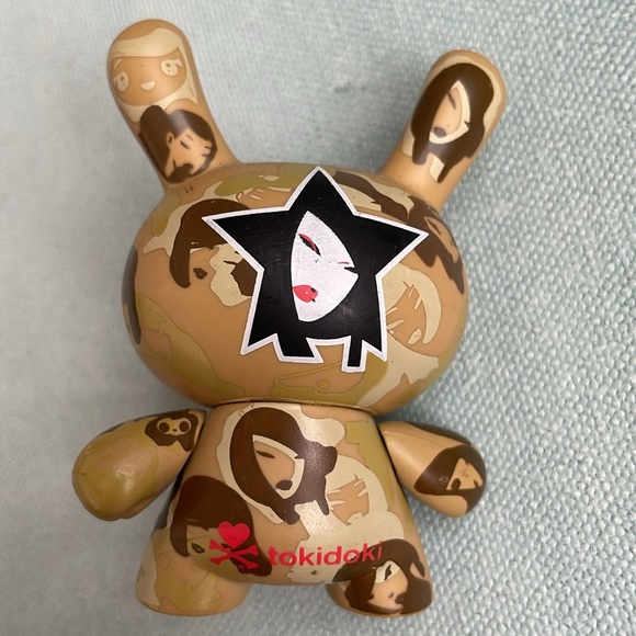 Kidrobot Dunny Series 3 Tokidoki Simone Legno Figure 2006 - Picture 5 of 9